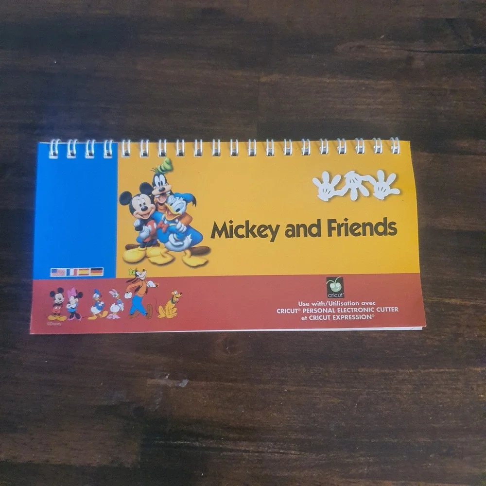 Disney Mickey Friends Cricut Cartridge with‎ Overlay Manual 290382 Scrapbooking